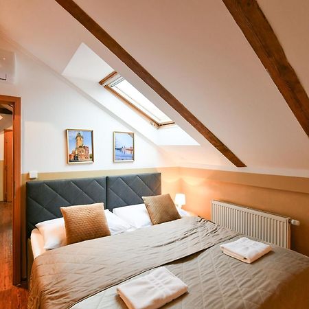 Amazing Charles Bridge Apartment Prag Exteriör bild