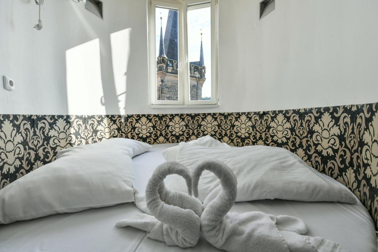 Amazing Charles Bridge Apartment Prag Exteriör bild