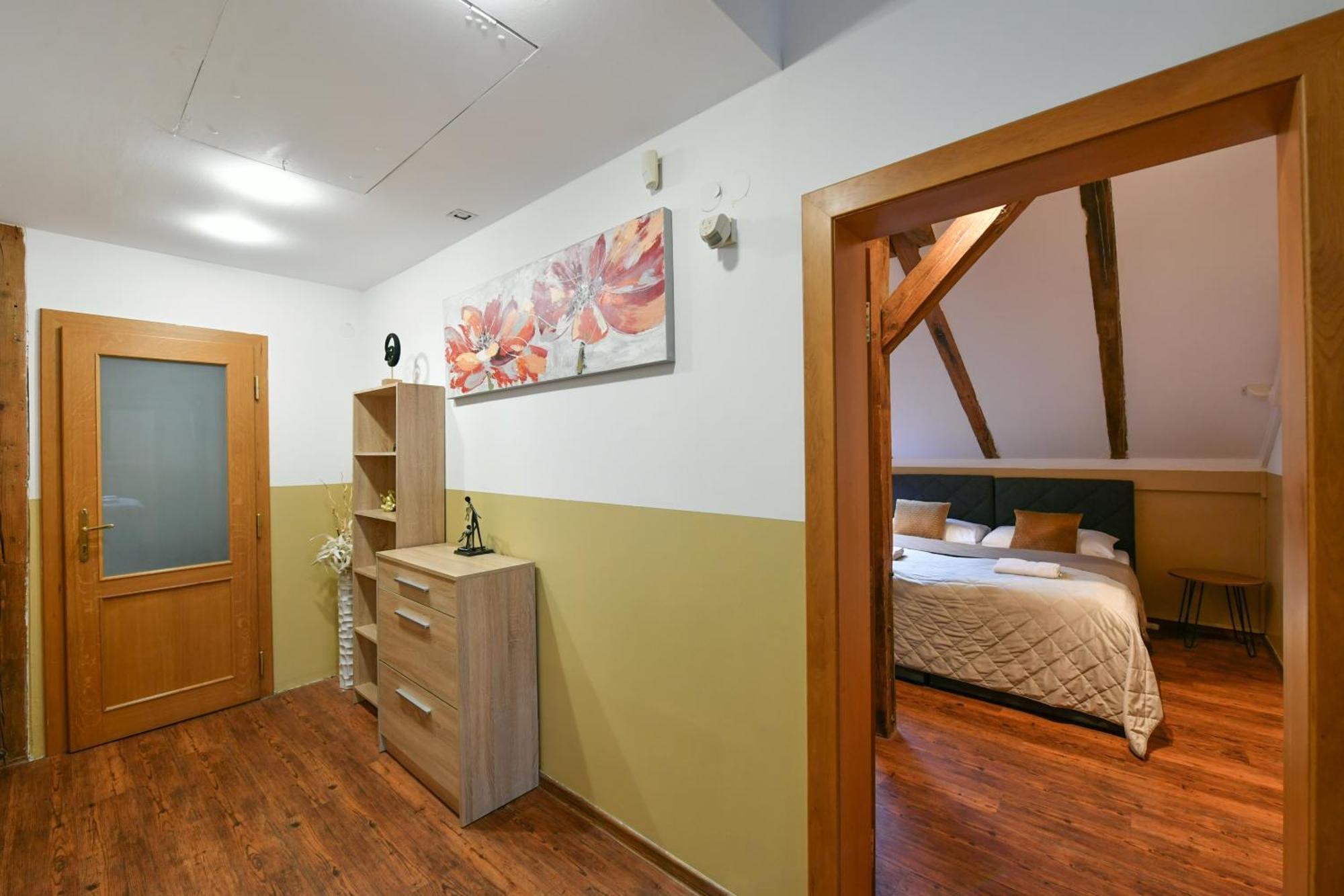 Amazing Charles Bridge Apartment Prag Exteriör bild