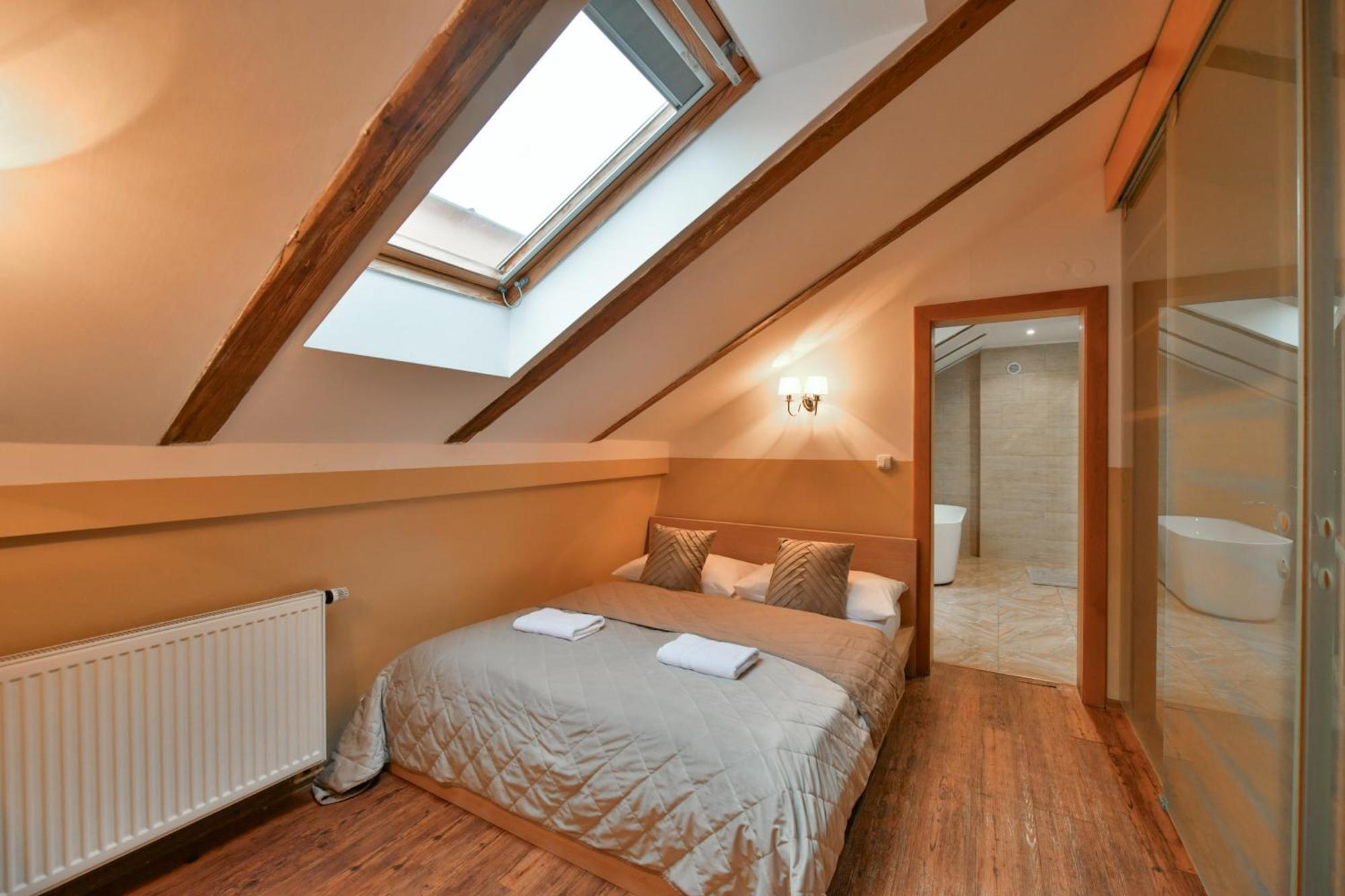 Amazing Charles Bridge Apartment Prag Exteriör bild