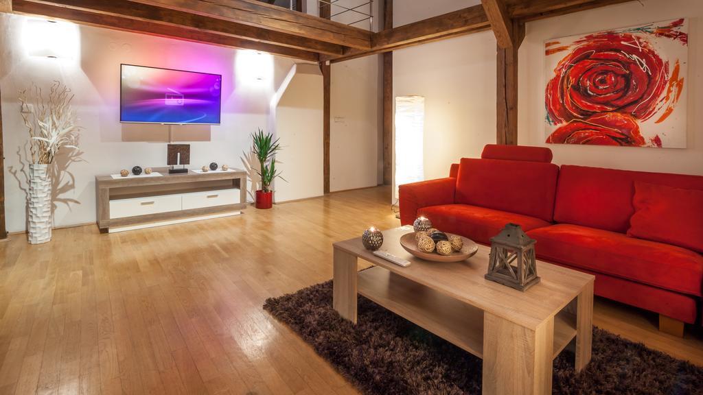 Amazing Charles Bridge Apartment Prag Rum bild