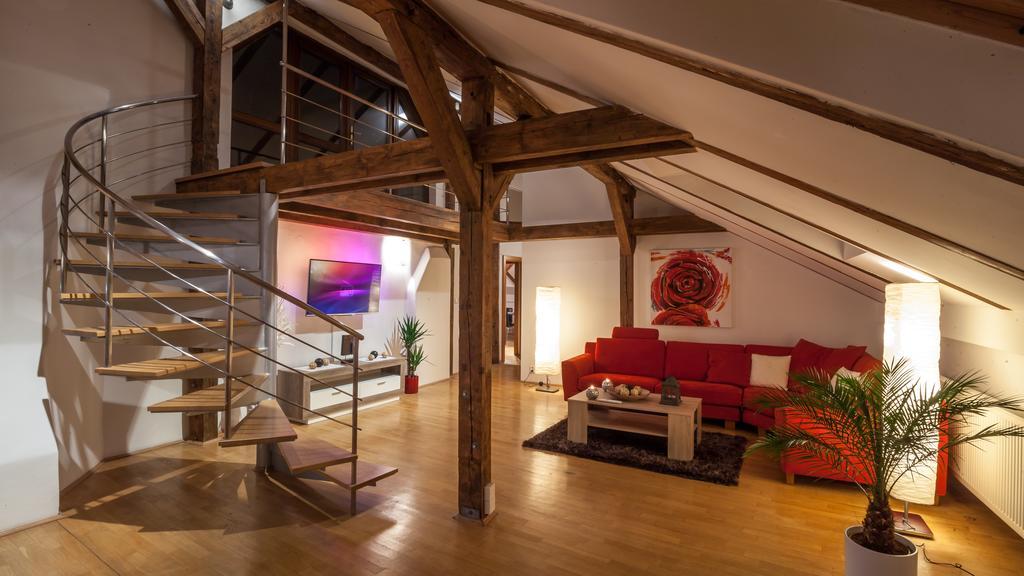 Amazing Charles Bridge Apartment Prag Rum bild