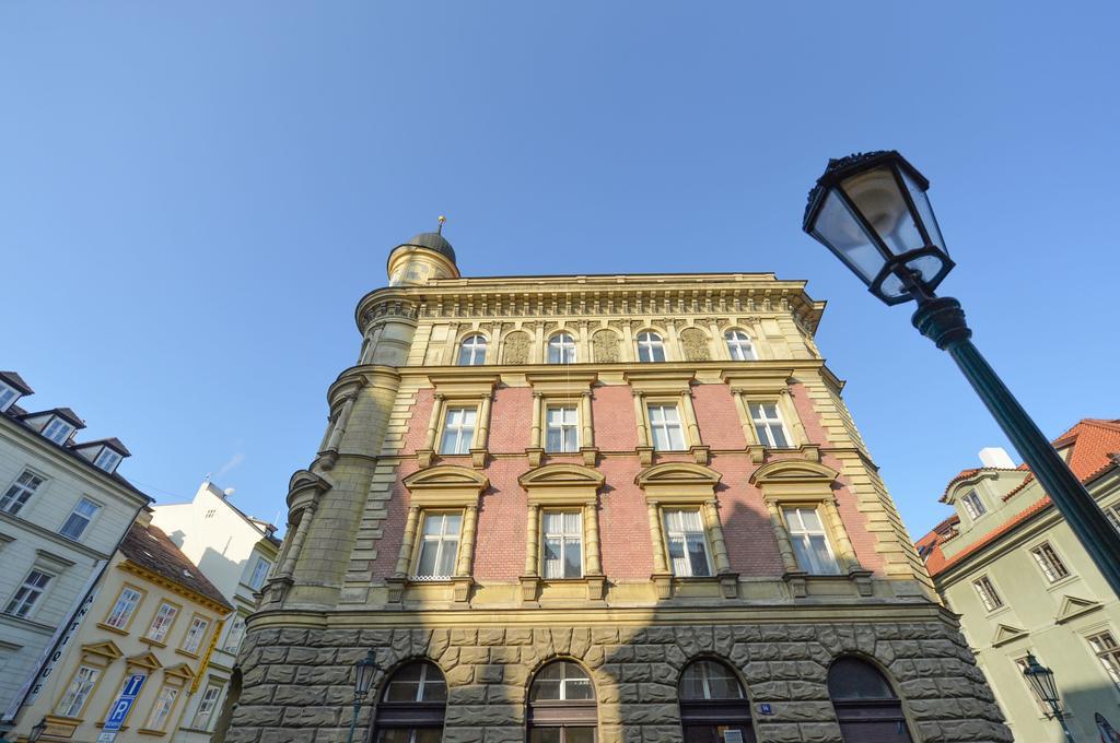 Amazing Charles Bridge Apartment Prag Exteriör bild