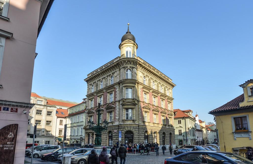 Amazing Charles Bridge Apartment Prag Exteriör bild