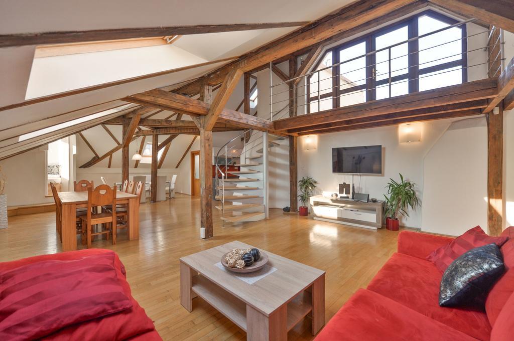 Amazing Charles Bridge Apartment Prag Exteriör bild