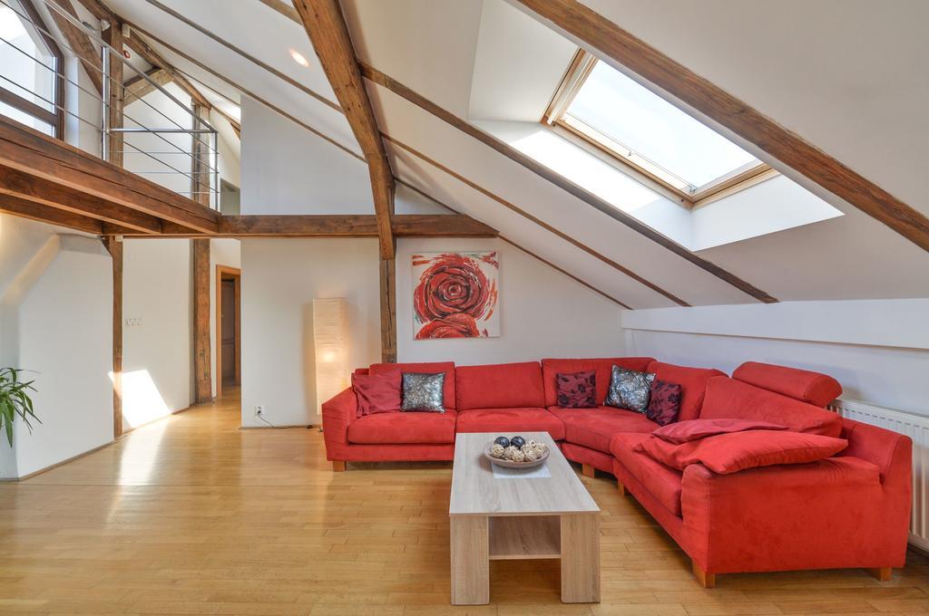 Amazing Charles Bridge Apartment Prag Exteriör bild